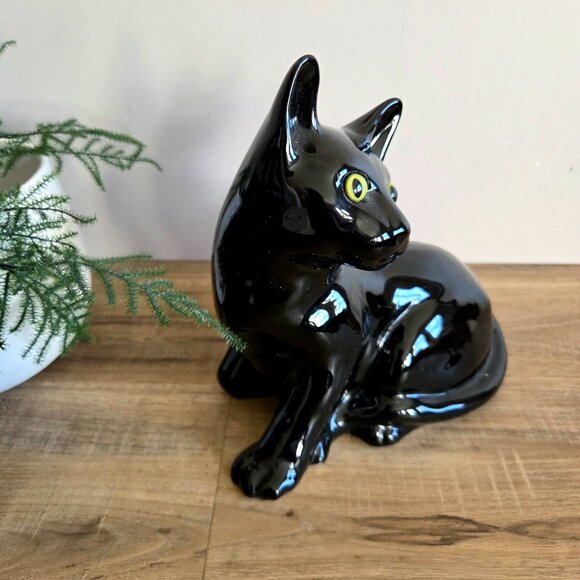 Vintage Mid Century Modern ceramic black cat sculpture with glass green eyes. - Picture 2 of 8